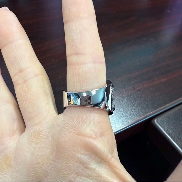 Avon Fiorella Silvertone Ring with Dark grey Pearl Accent size large vintage NIB - Picture 7 of 7